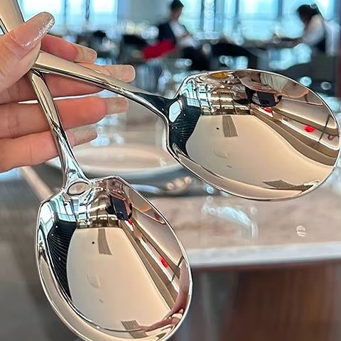 Kitchen Gadgets Popular - ステンレス製の金色の大きな丸いスプーン、長い柄付き、キッチンのデザートの混ぜるのに便利、人気の食事用ガジェットアクセサリー
