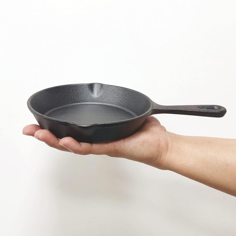 Cast Iron Skillet - 6インチ鋳鉄製スキレット、ドリップスパウト付きフライパン、プレシーズニング済みオーブン対応調理器具、キャンプ用、屋内および屋外調理用、HJ