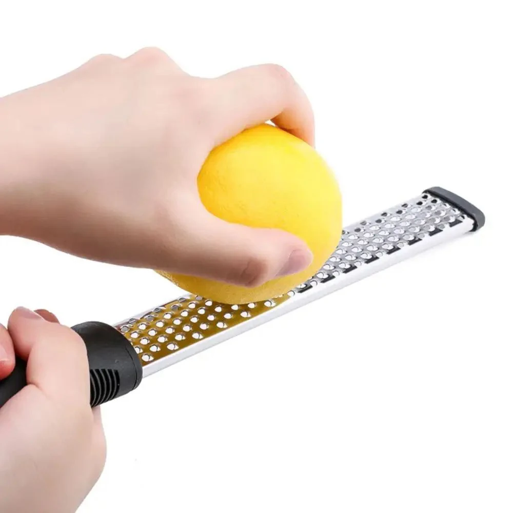レモンゼスター＆チーズシュレッダー |   プロ仕様のニンニ - Cheese Grater Box のレビューと価格